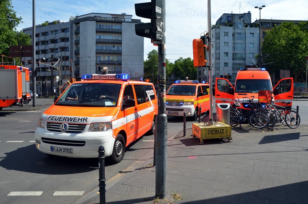 Feuer 2 Y Koeln Altstadt Kyffhaeuserstr P166.JPG - Miklos Laubert